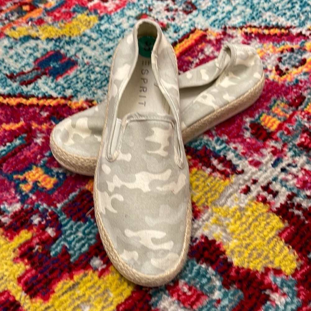 Super Cute Canvas Espadrille Slip On Camo Shoe ladies 8 Esprit​​